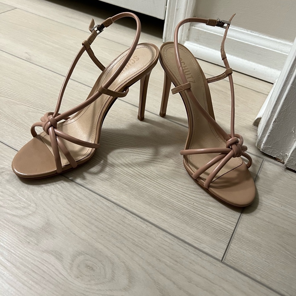 NWT - BRAND NEW - SCHUTZ KELSIE NUDE STRAPY STILETTO SANDAL - SIZE 8